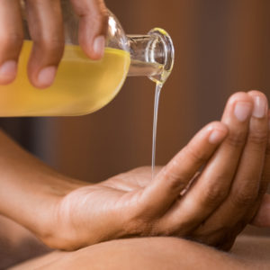 Massage profond aux huiles essentielles chaudes