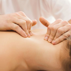 Massage Shiroabhyanga de la tête et des épaules