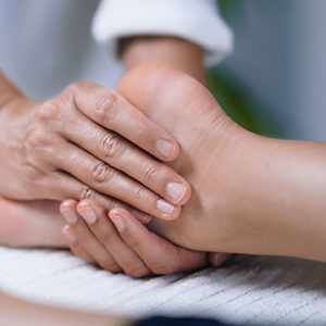 Bol Kansu massage des pieds
